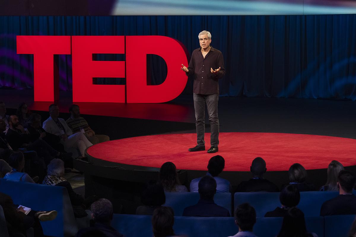 Jonathan Haidt speaking at TED